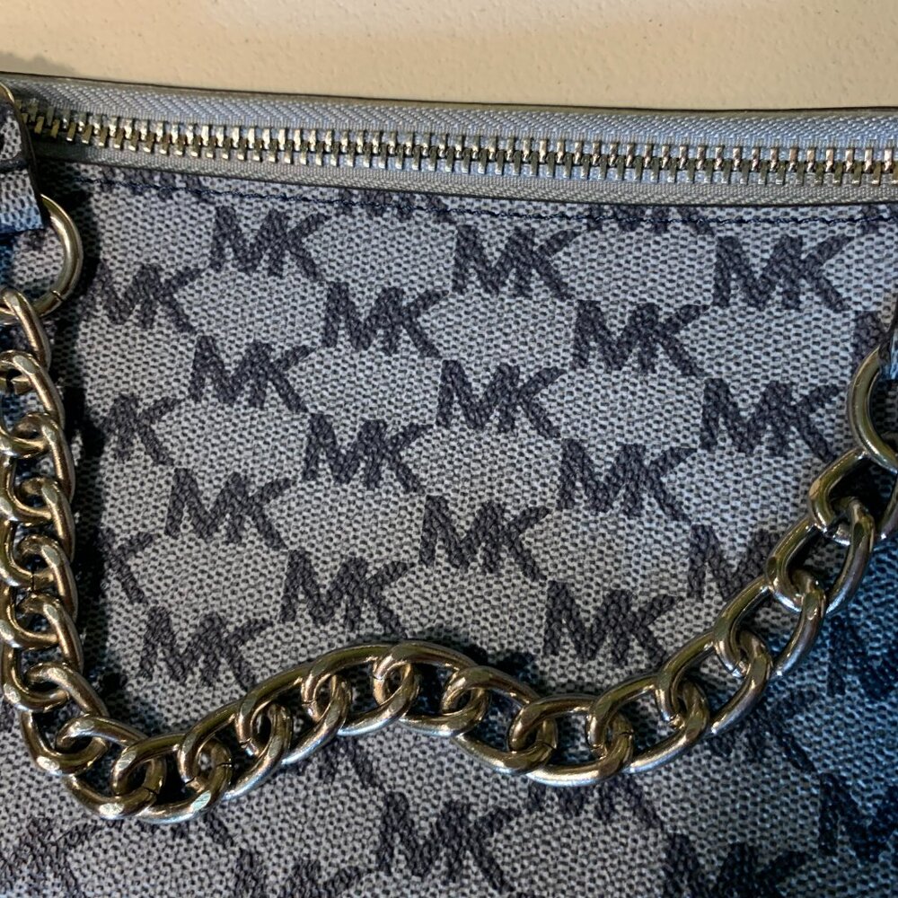 Michael Kors Gray monogram Crossbody/Belt Bag EUC - Picture 2 of 8